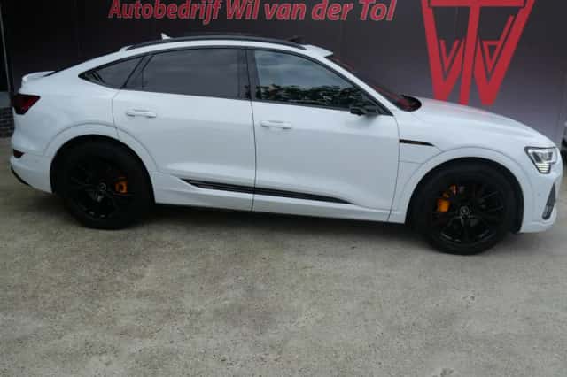 Audi e-tron Sportback (2023) thumbnail 1
