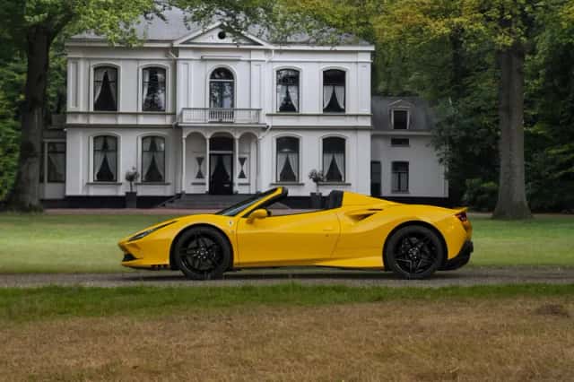 Ferrari F8 Spider (2022) thumbnail 1
