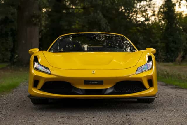 Ferrari F8 Spider (2022) thumbnail 2