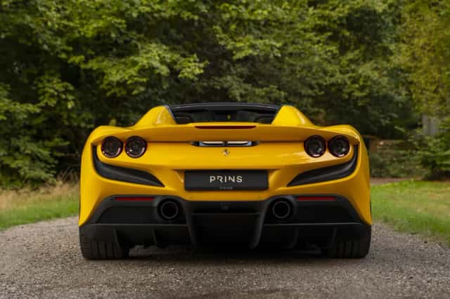Ferrari F8 Spider (2022) thumbnail 5