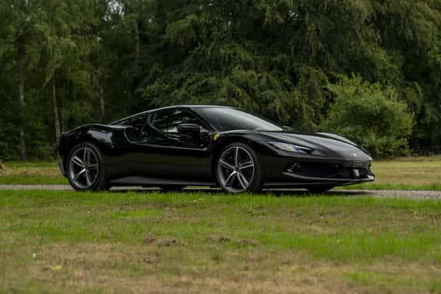 Ferrari 296 GTB (2023) thumbnail 3