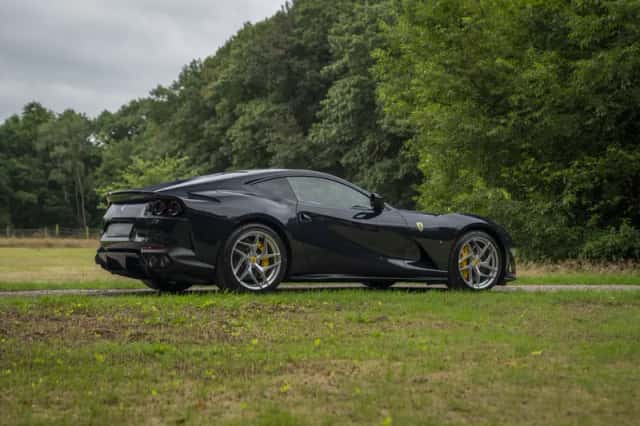 Ferrari 812 (2020) thumbnail 4