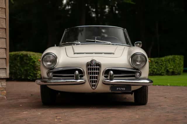 Alfa Romeo Giulia (1965) thumbnail 2
