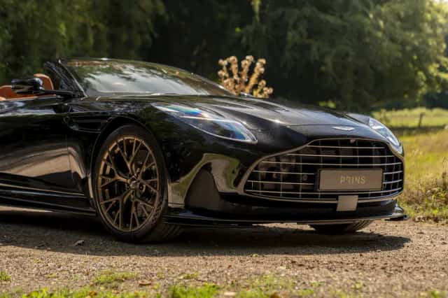 Aston Martin DB12 Volante (2026) thumbnail 3