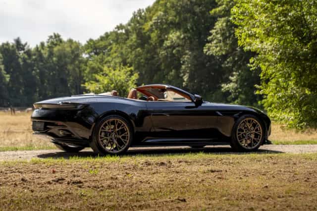 Aston Martin DB12 Volante (2026) thumbnail 6