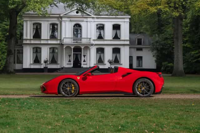 Ferrari 488 (2018) thumbnail 1