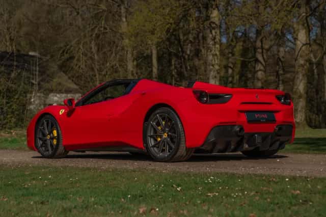 Ferrari 488 (2018) thumbnail 6