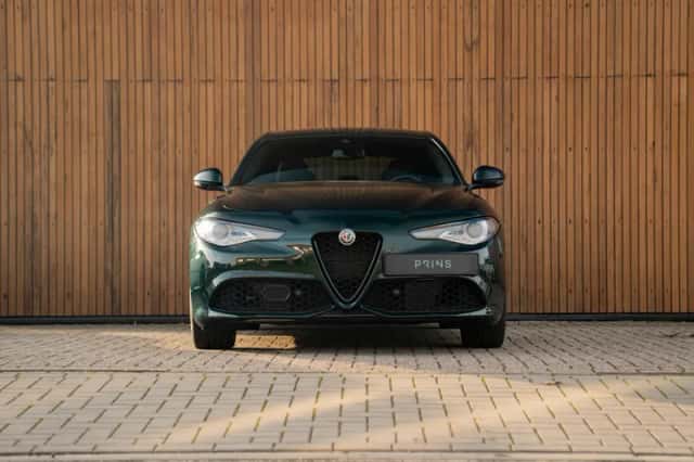 Alfa Romeo Giulia (2021) thumbnail 2