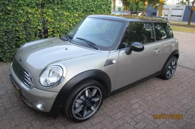 MINI Cooper (2009) thumbnail 1