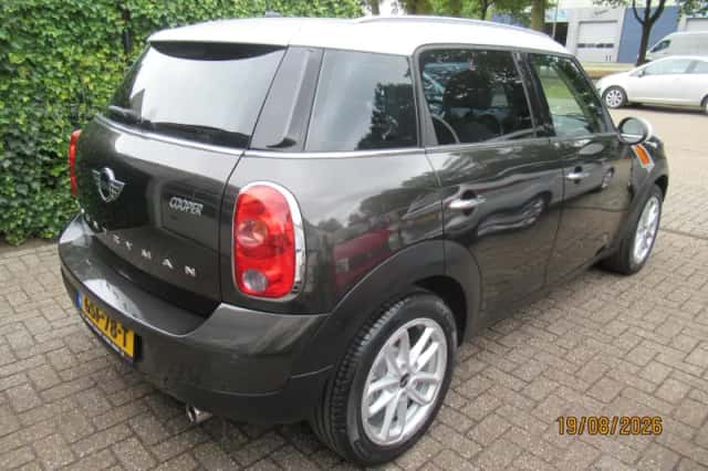 MINI Countryman (2015) thumbnail 6