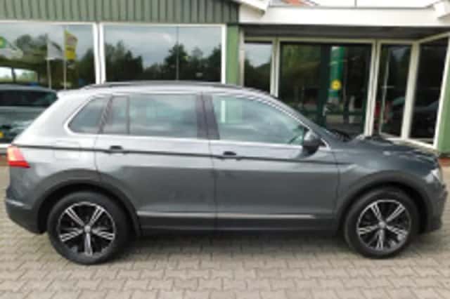 Volkswagen Tiguan (2019) thumbnail 4