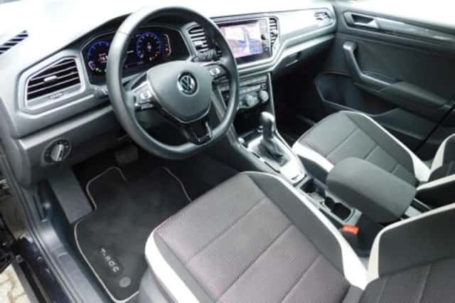 Volkswagen T-Roc (2021) thumbnail 2