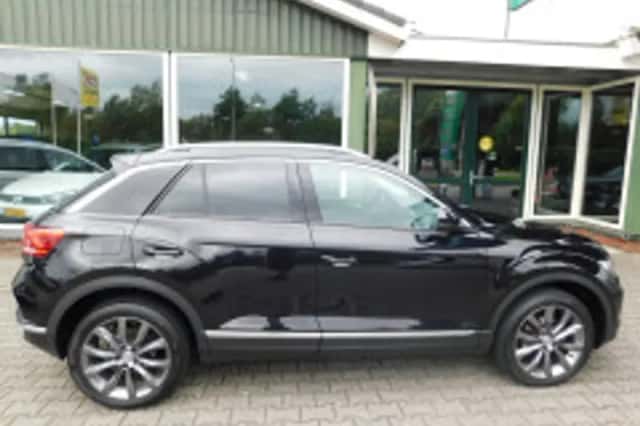 Volkswagen T-Roc (2021) thumbnail 4