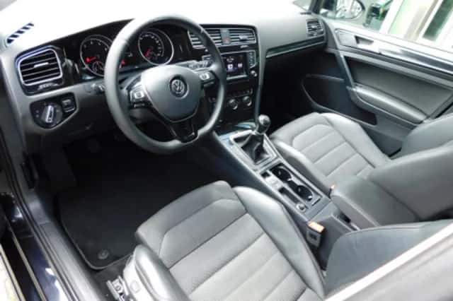 Volkswagen Golf (2015) thumbnail 2