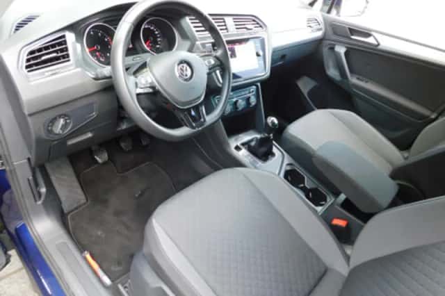 Volkswagen Tiguan (2020) thumbnail 2