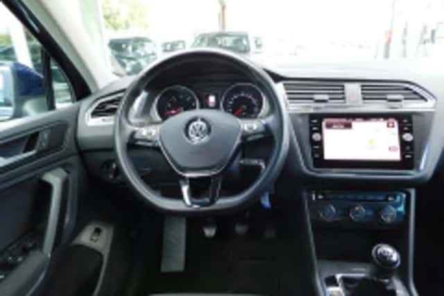 Volkswagen Tiguan (2020) thumbnail 3