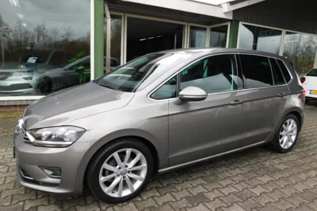 Volkswagen Golf (2016) thumbnail 1
