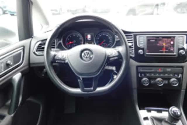 Volkswagen Golf (2016) thumbnail 3