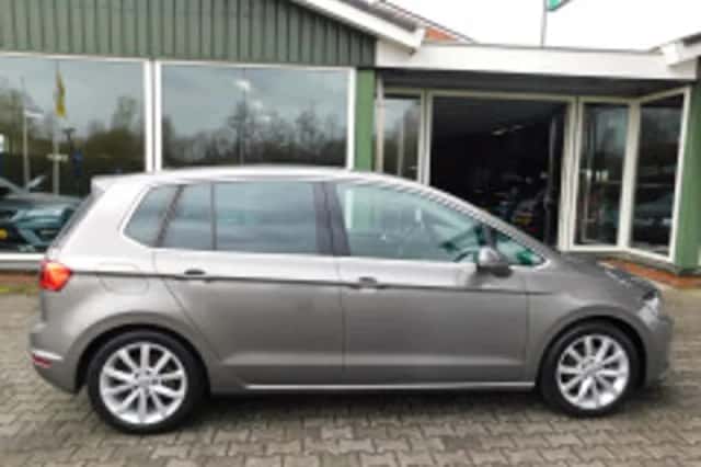 Volkswagen Golf (2016) thumbnail 4