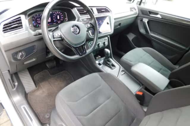 Volkswagen Tiguan (2020) thumbnail 2
