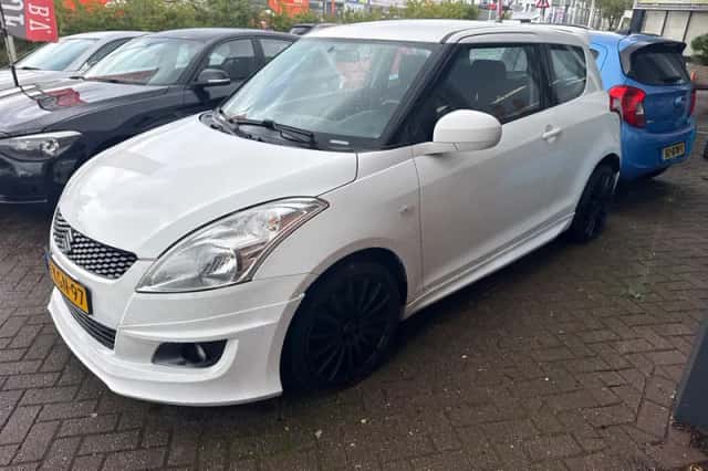 Suzuki Swift (2011) thumbnail 1