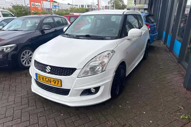 Suzuki Swift (2011) thumbnail 3