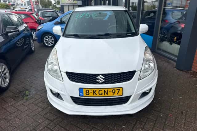 Suzuki Swift (2011) thumbnail 4