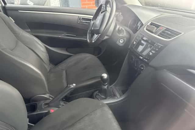 Suzuki Swift (2011) thumbnail 6