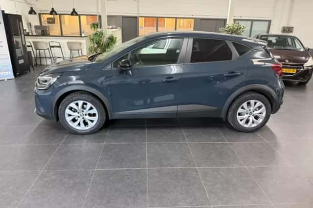 Renault Captur (2022) thumbnail 4