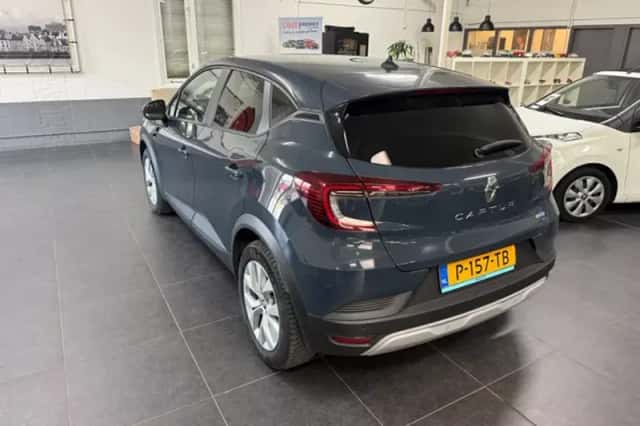 Renault Captur (2022) thumbnail 5