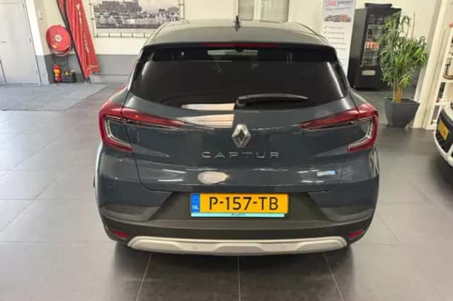 Renault Captur (2022) thumbnail 6