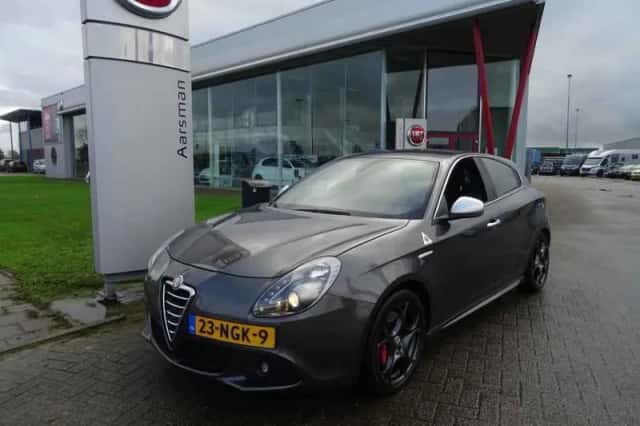 Alfa Romeo Giulietta (2010) thumbnail 3