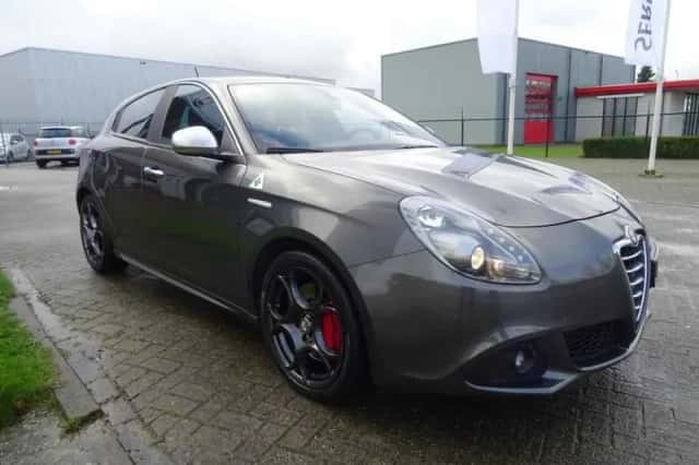 Alfa Romeo Giulietta (2010) thumbnail 5