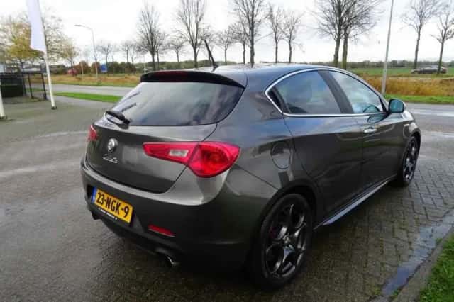 Alfa Romeo Giulietta (2010) thumbnail 6