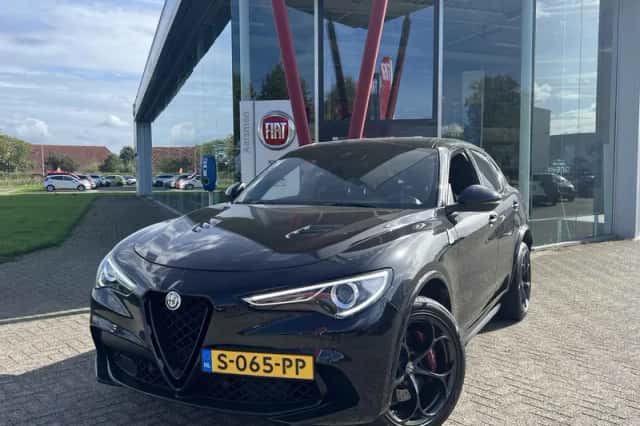 Alfa Romeo Stelvio (2021) thumbnail 1
