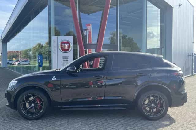 Alfa Romeo Stelvio (2021) thumbnail 4