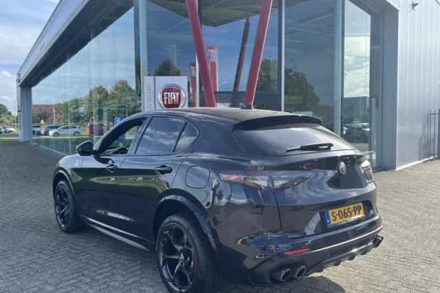 Alfa Romeo Stelvio (2021) thumbnail 5