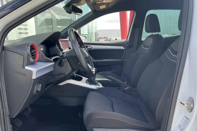 SEAT Arona (2024) thumbnail 2