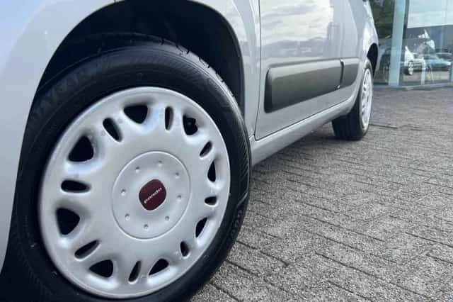 Fiat Panda (2015) thumbnail 3