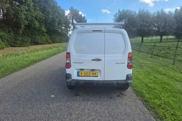 Peugeot Partner (2018) thumbnail 3