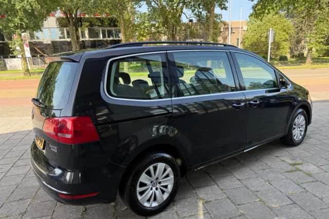 Volkswagen Sharan (2013) thumbnail 5