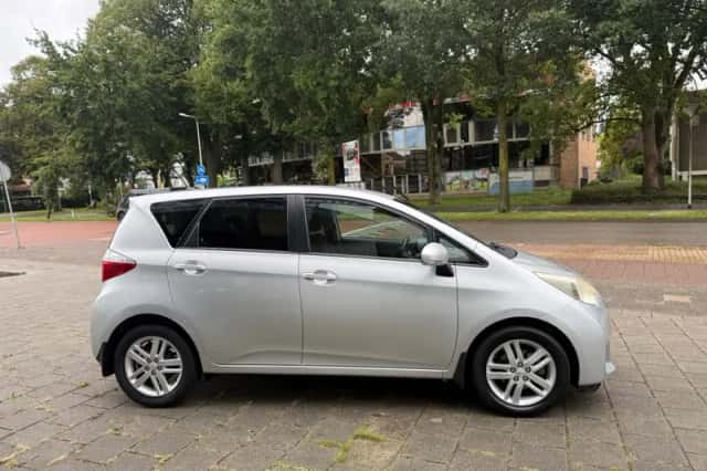 Toyota Verso (2011) thumbnail 4