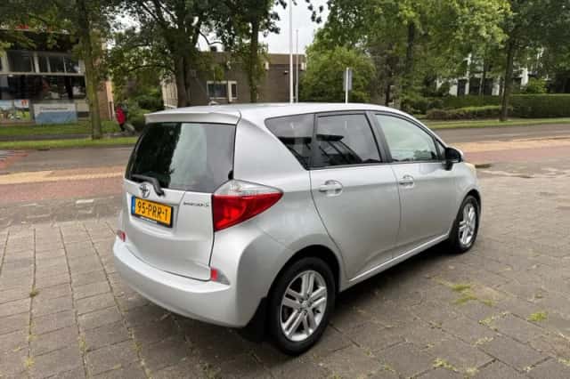 Toyota Verso (2011) thumbnail 5