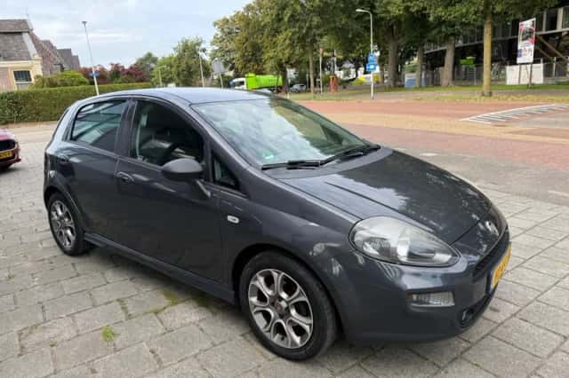 Fiat Punto (2015) thumbnail 2