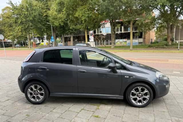 Fiat Punto (2015) thumbnail 3