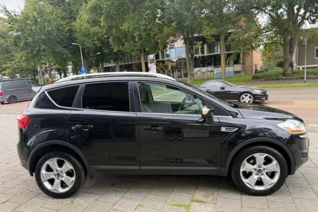 Ford Kuga (2012) thumbnail 4