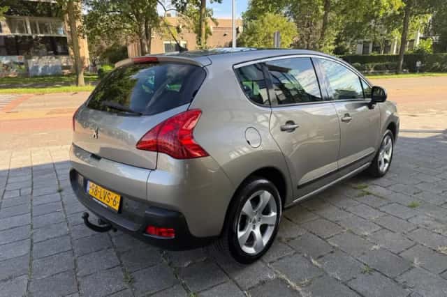 Peugeot 3008 (2010) thumbnail 4
