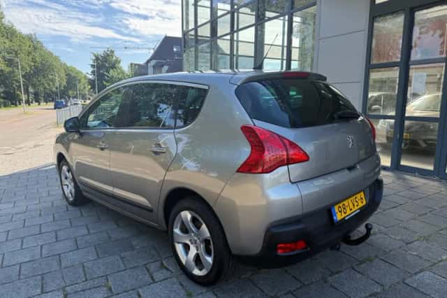 Peugeot 3008 (2010) thumbnail 5