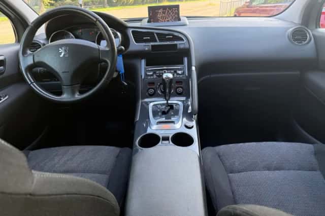 Peugeot 3008 (2010) thumbnail 6