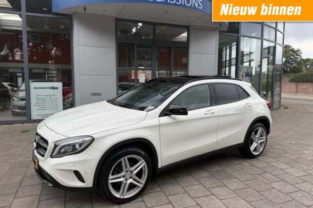 Mercedes-Benz GLA-Klasse (2016) thumbnail 1